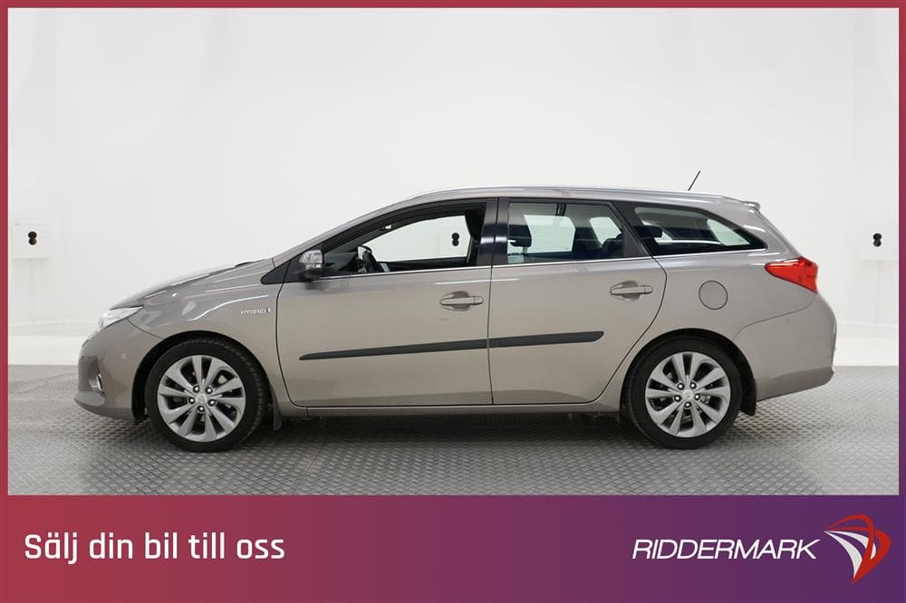 Toyota Auris 1.8 HSD Touring Sports 99hk
