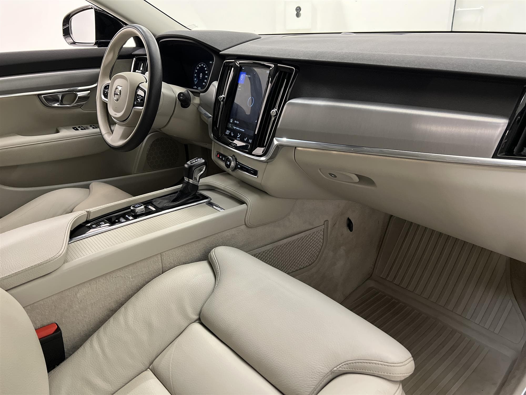 Volvo V90 D3 AWD 150hk Momentum Advanced VOC D-Värm Drag