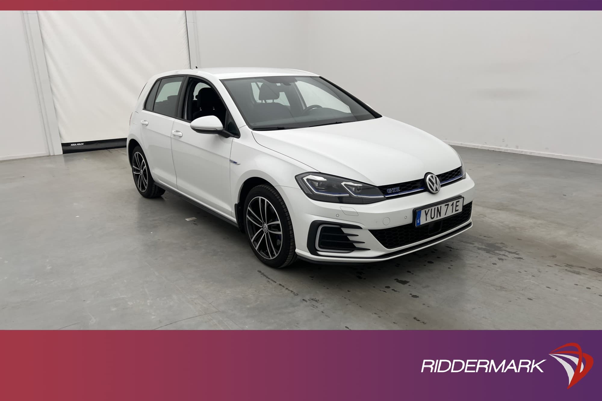 Volkswagen Golf GTE 204hk