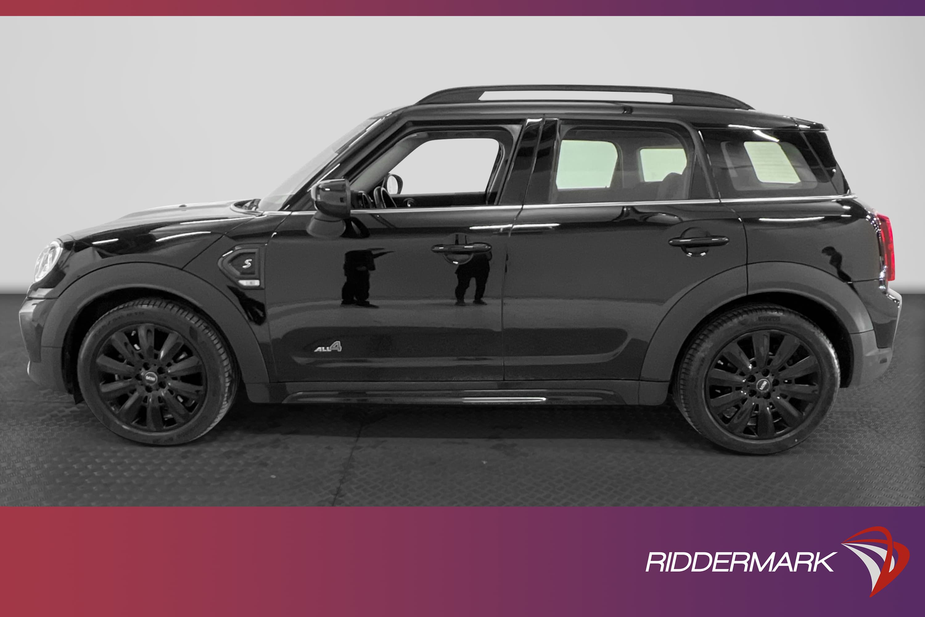 MINI Countryman ALL4 178hk Navi B-kam Keyless Cockpit-view