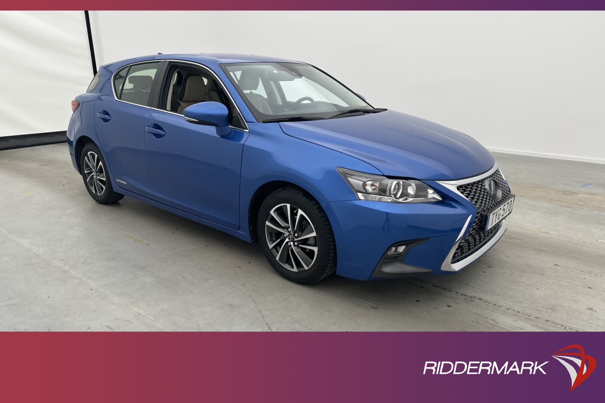 Lexus CT 200h CVT 136hk