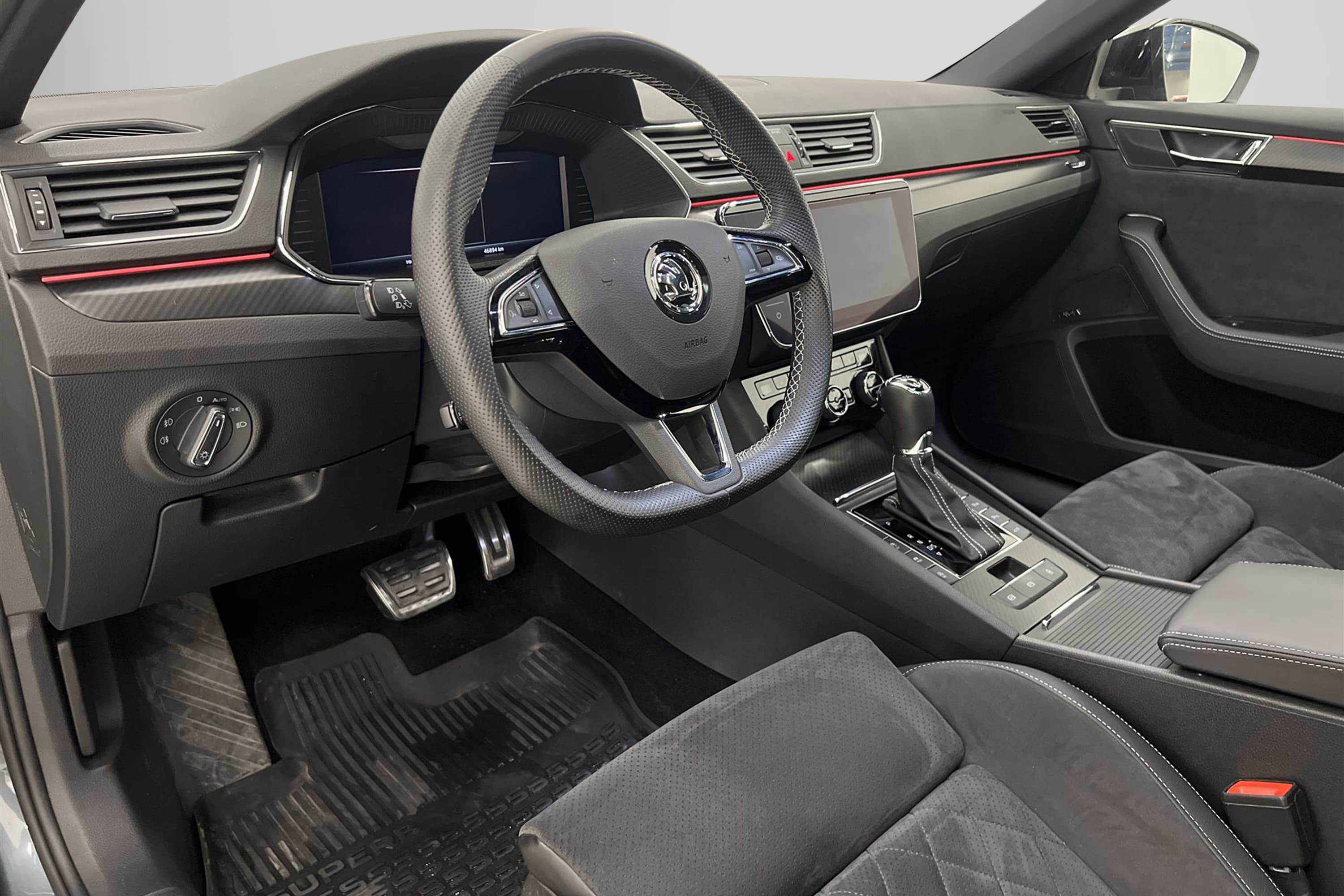 Skoda Superb 2.0 TSI Kombi 4x4 272hk Sportline Se Utrustning