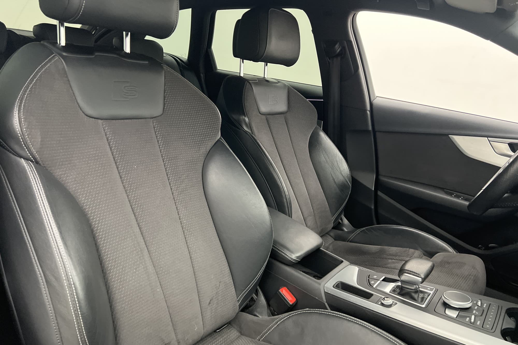 Audi A4 2.0 TDI Quattro S-Line Cockpit D-Värmare Navi Drag