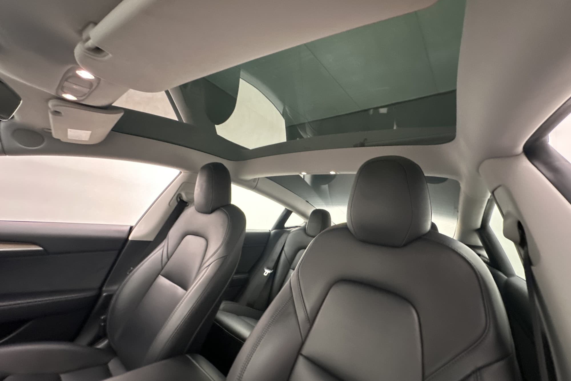 Tesla Model 3 Long Range AWD Autopilot Dragkrok Svensksåld