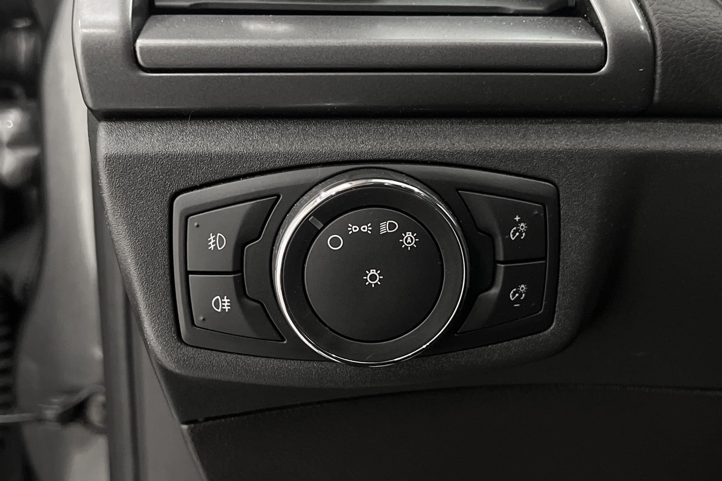 Ford Mondeo Hybrid e-CVT 187hk Keyless Helskinn 0,5L/mil