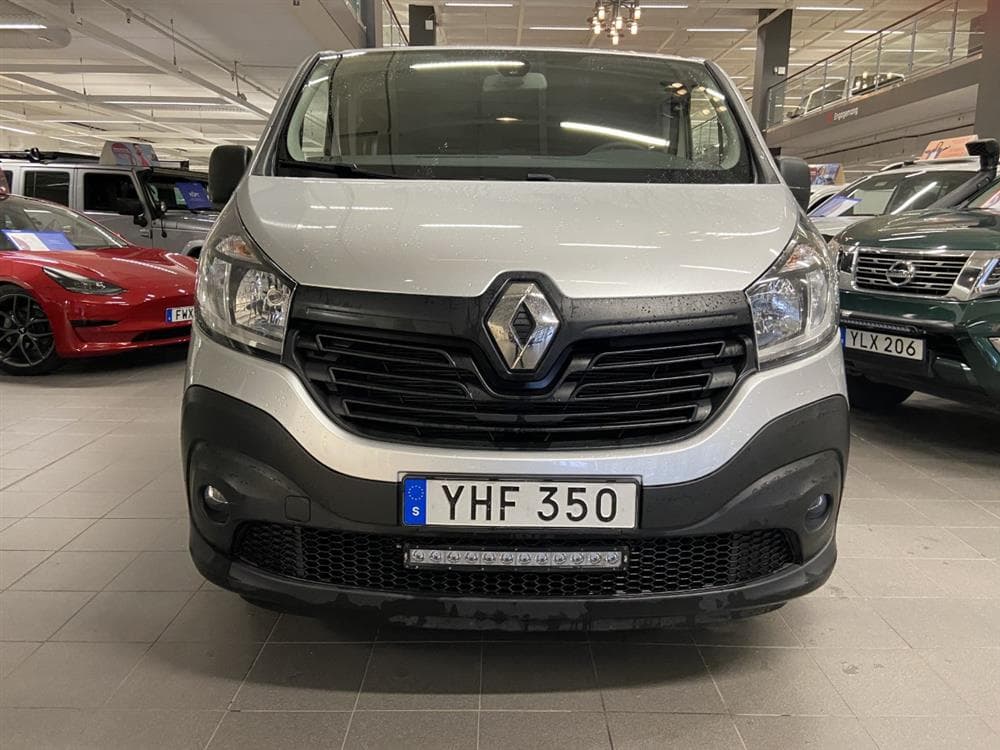 Renault Trafic 1.6 dCi 145hk 9sits Lång Navi Drag Eu6 Moms