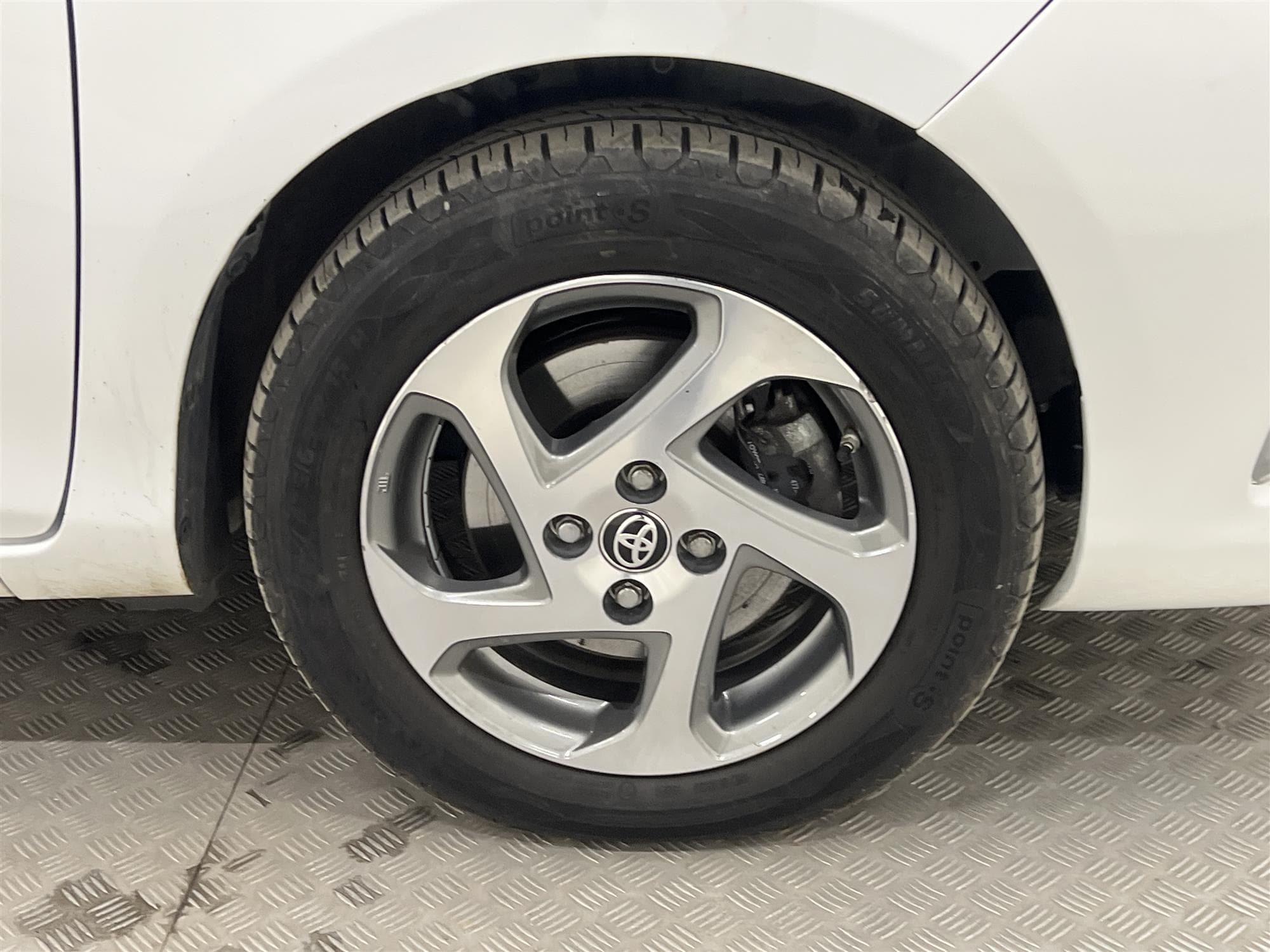 Toyota Yaris Hybrid e-CVT 101hk B-Kam P-Sensorer 0,37L/mil