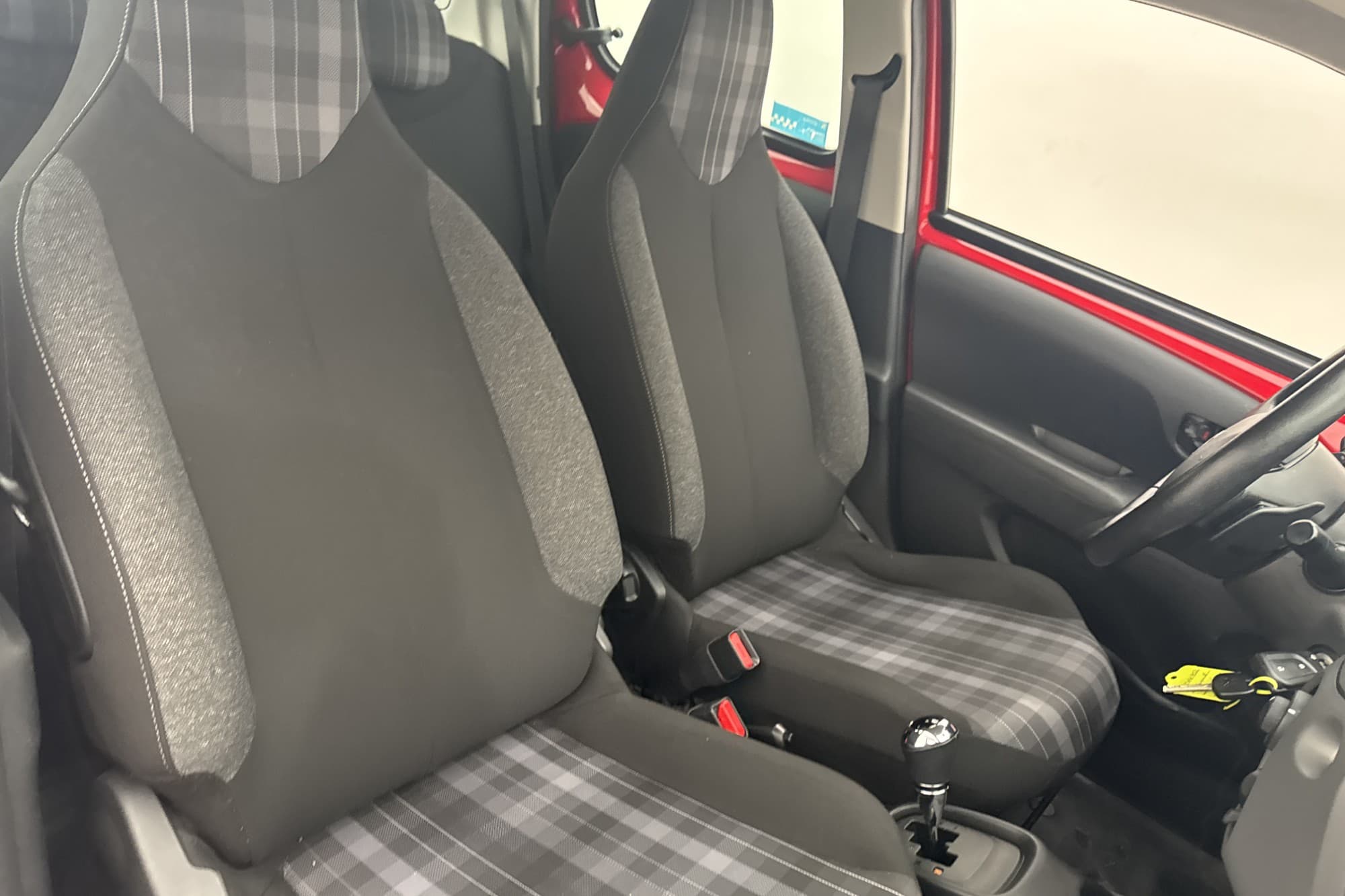 Peugeot 108 1.0 VTi 72hk Växelpaddlar 0.42l/mil Låg-Årsskatt