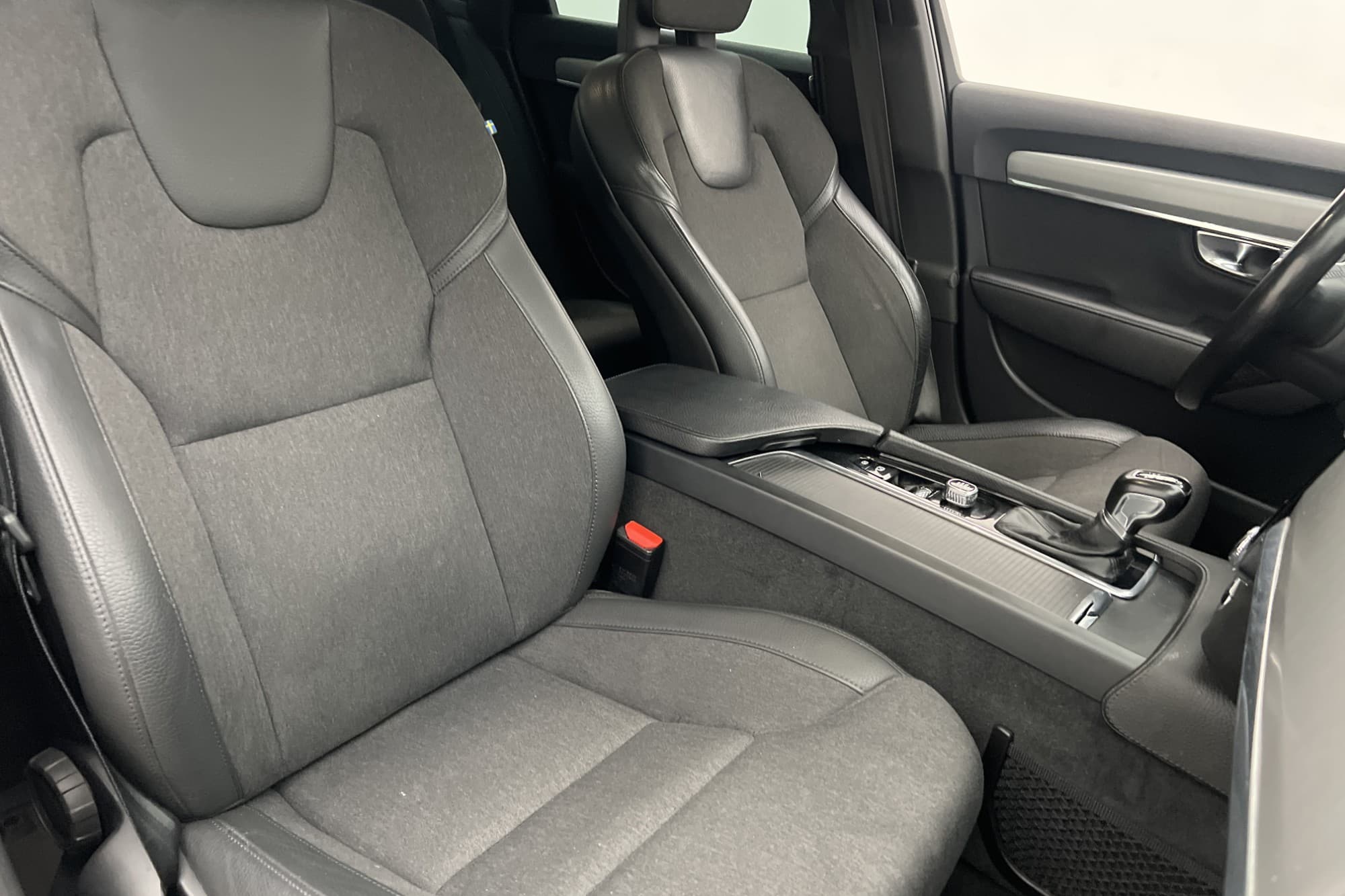 Volvo S90 D3 Momentum VOC Värm Halvskinn Sensorer CarPlay