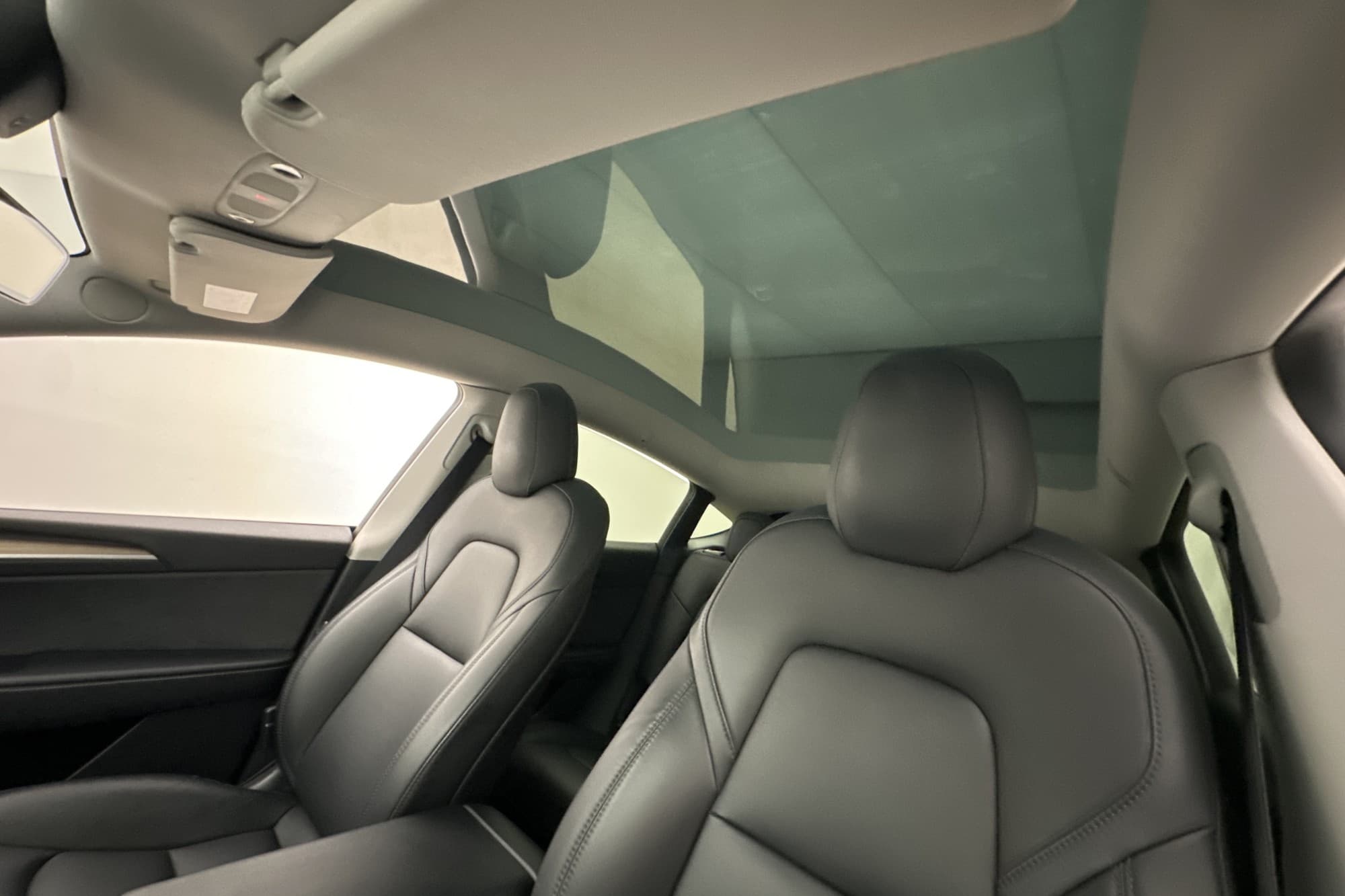 Tesla Model Y Long Range AWD Autopilot Svensksåld En-Brukare