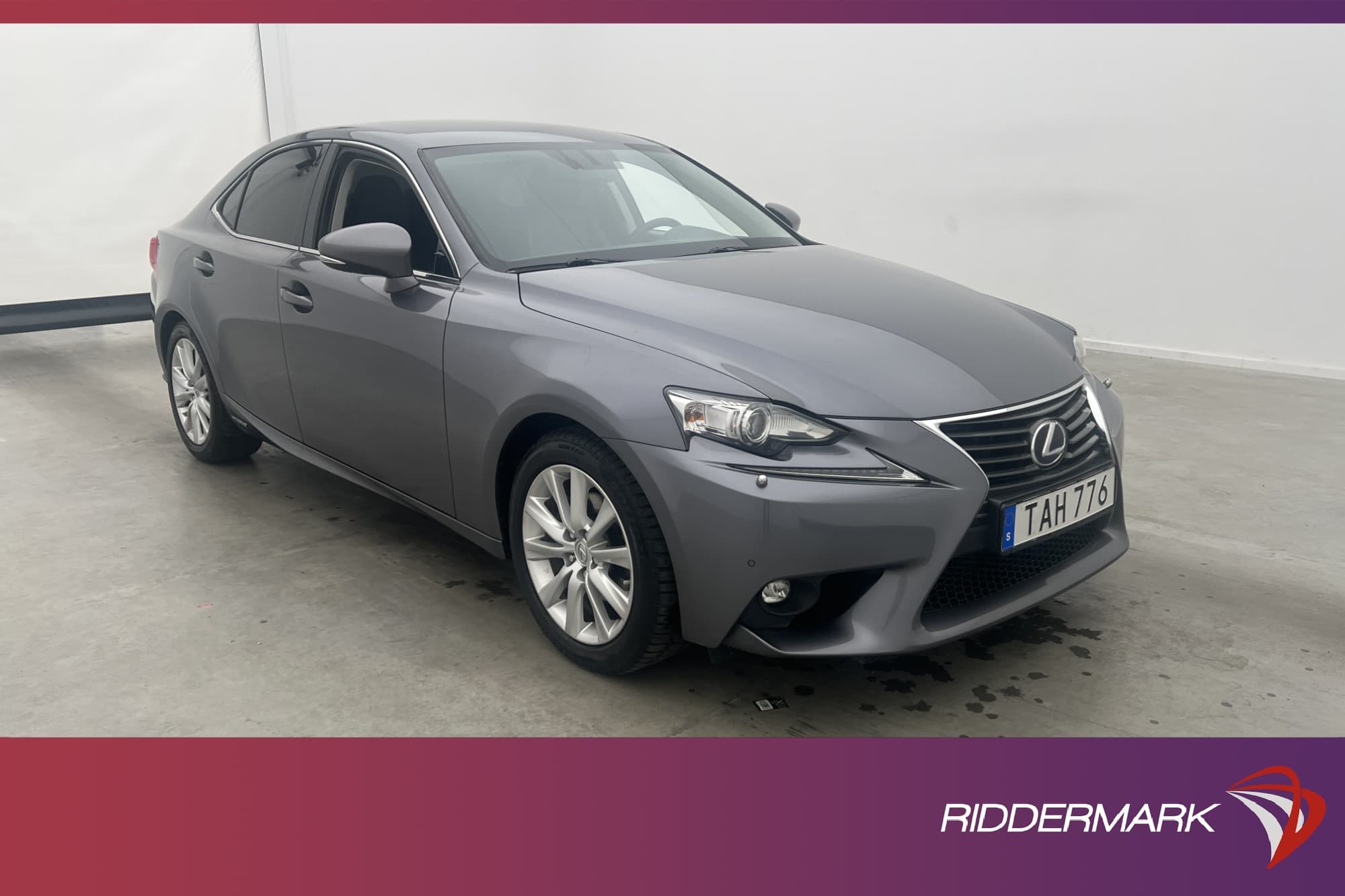Lexus IS 300h 2.5 223hk