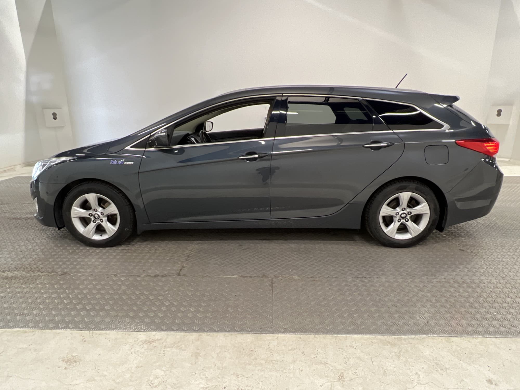 Hyundai i40cw 1.7 CRDi  Pano B-kamera Keyless Lågmil 1 Bruk