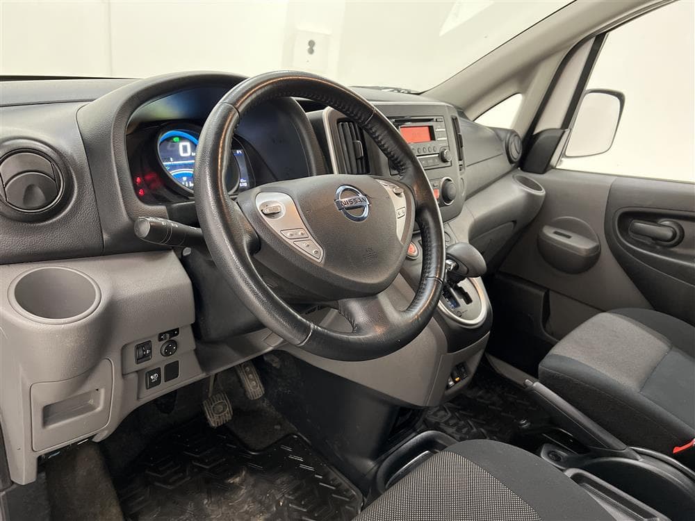 Nissan e-NV200 40,0 kWh 109hk El-skåpbil Kamera Moms 