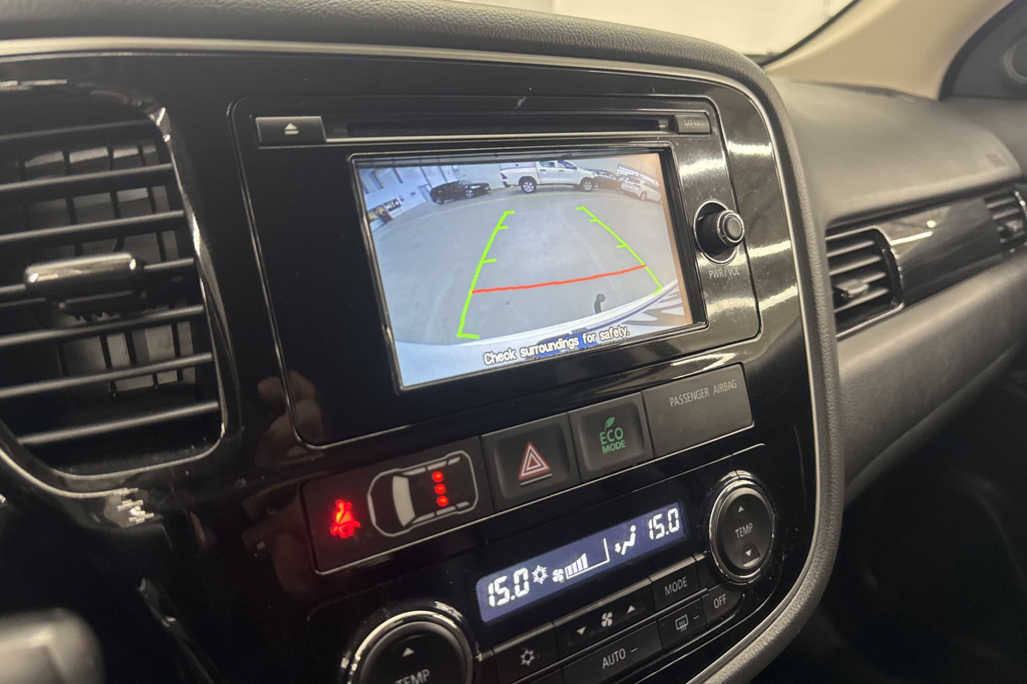 Mitsubishi Outlander PHEV 4WD 203hk Kamera Dragkrok Rattvärm