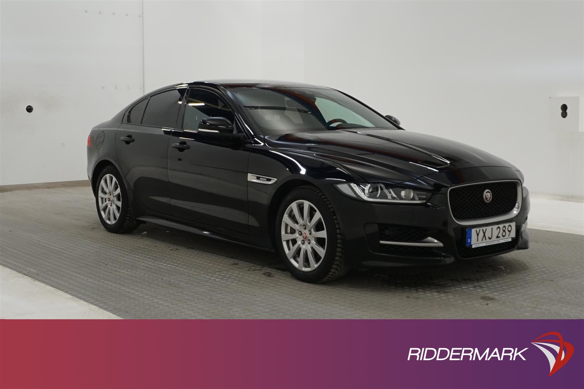 Jaguar  XE 20t 200hk R-Sport Carplay Navi B-Kam Låg Skatt