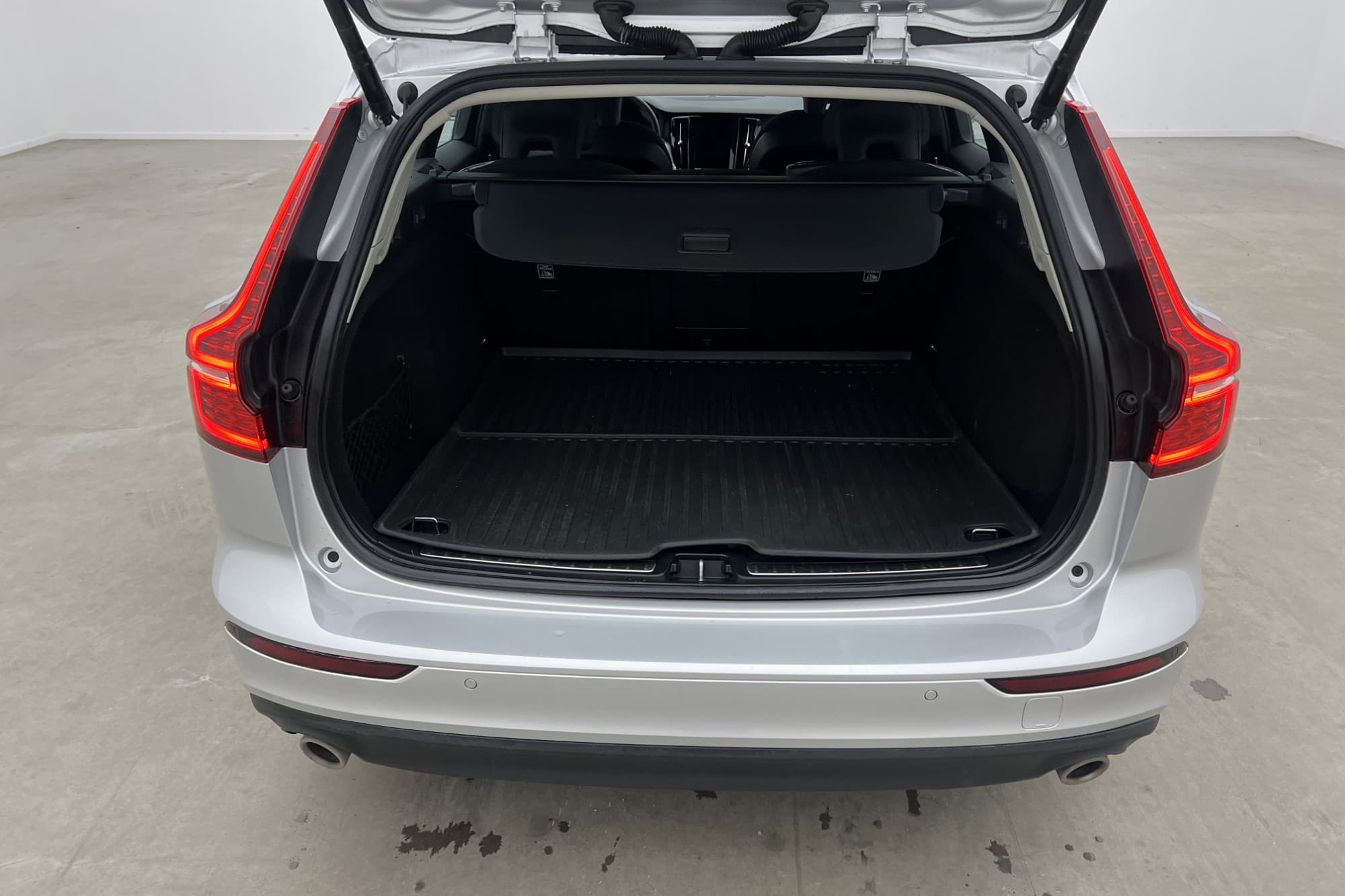 Volvo V60 B4 Momentum VOC Värmare Navi CarPlay Kamera