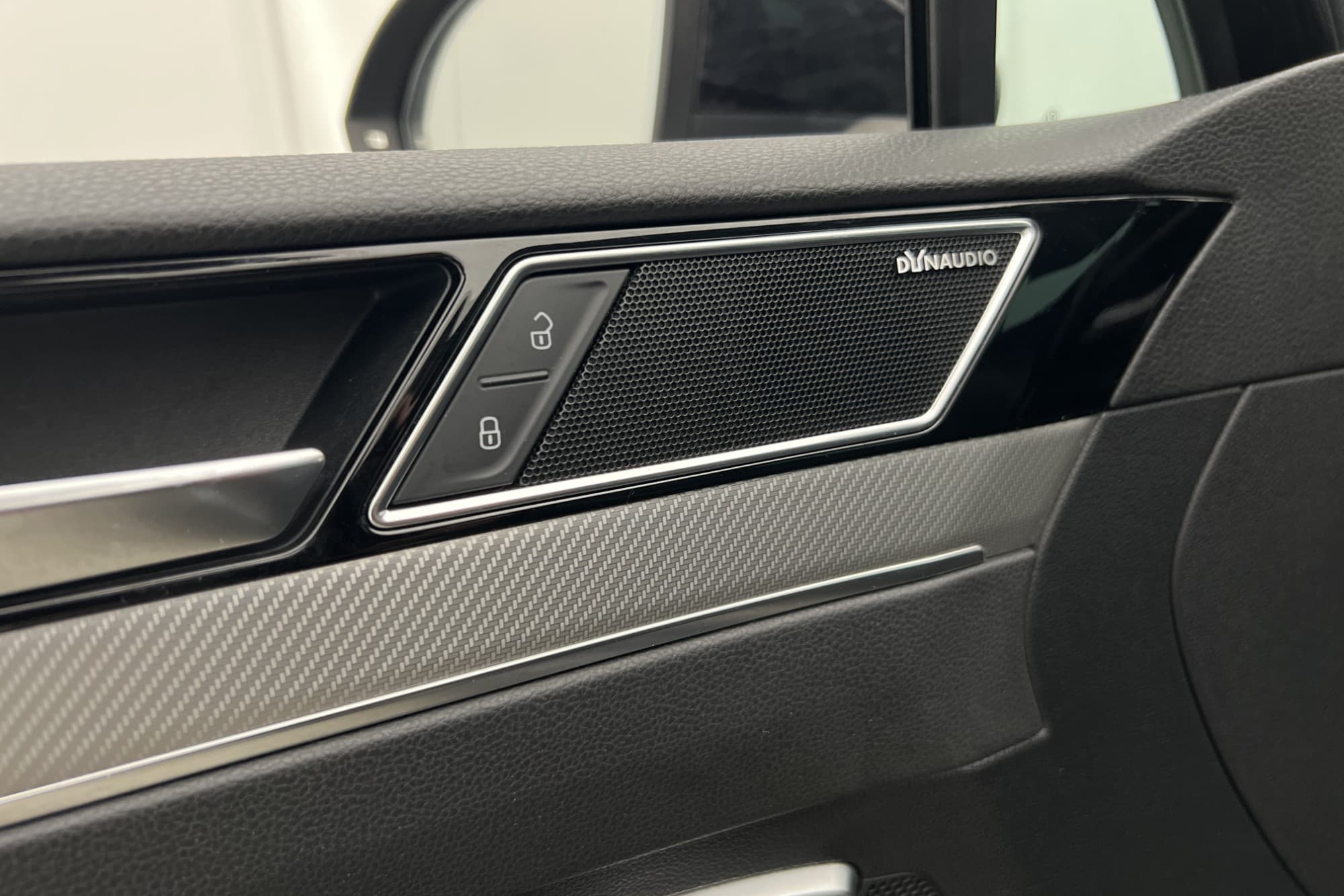 Volkswagen Passat 2.0 TDI 190hk R-Line Dynaudio Skinn Drag