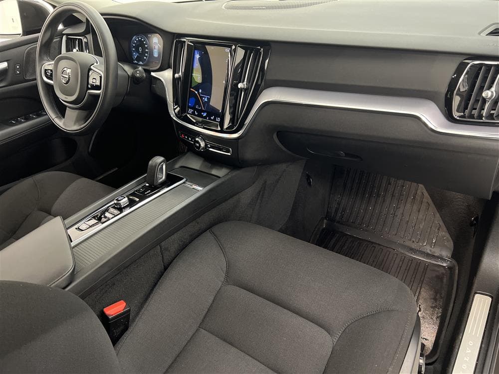 Volvo V60 B4 Cross Country AWD Momentum GPS H/K Kamera Drag