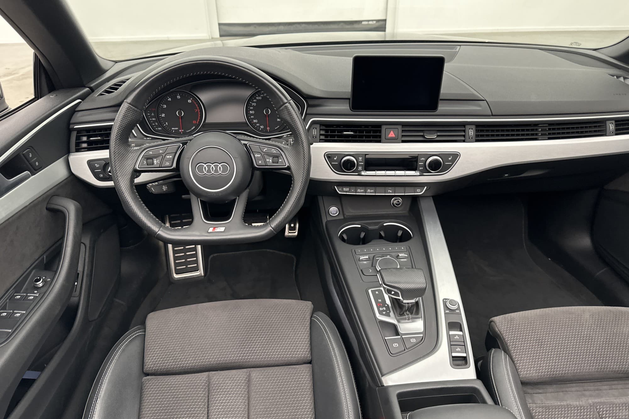 Audi A5 Cabriolet 2.0 TFSI 190hk S-Line Halvskinn P-Sensorer