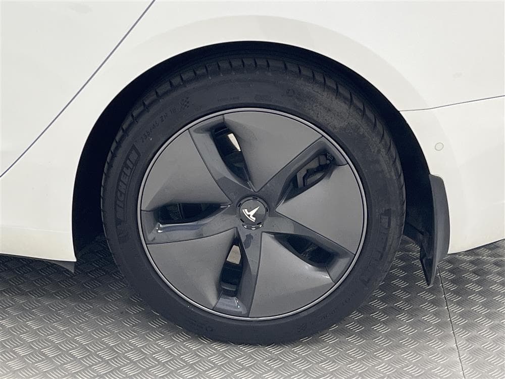 Tesla Model 3 Standard Range Plus 258hk Svensksåld Autopilotinteriör