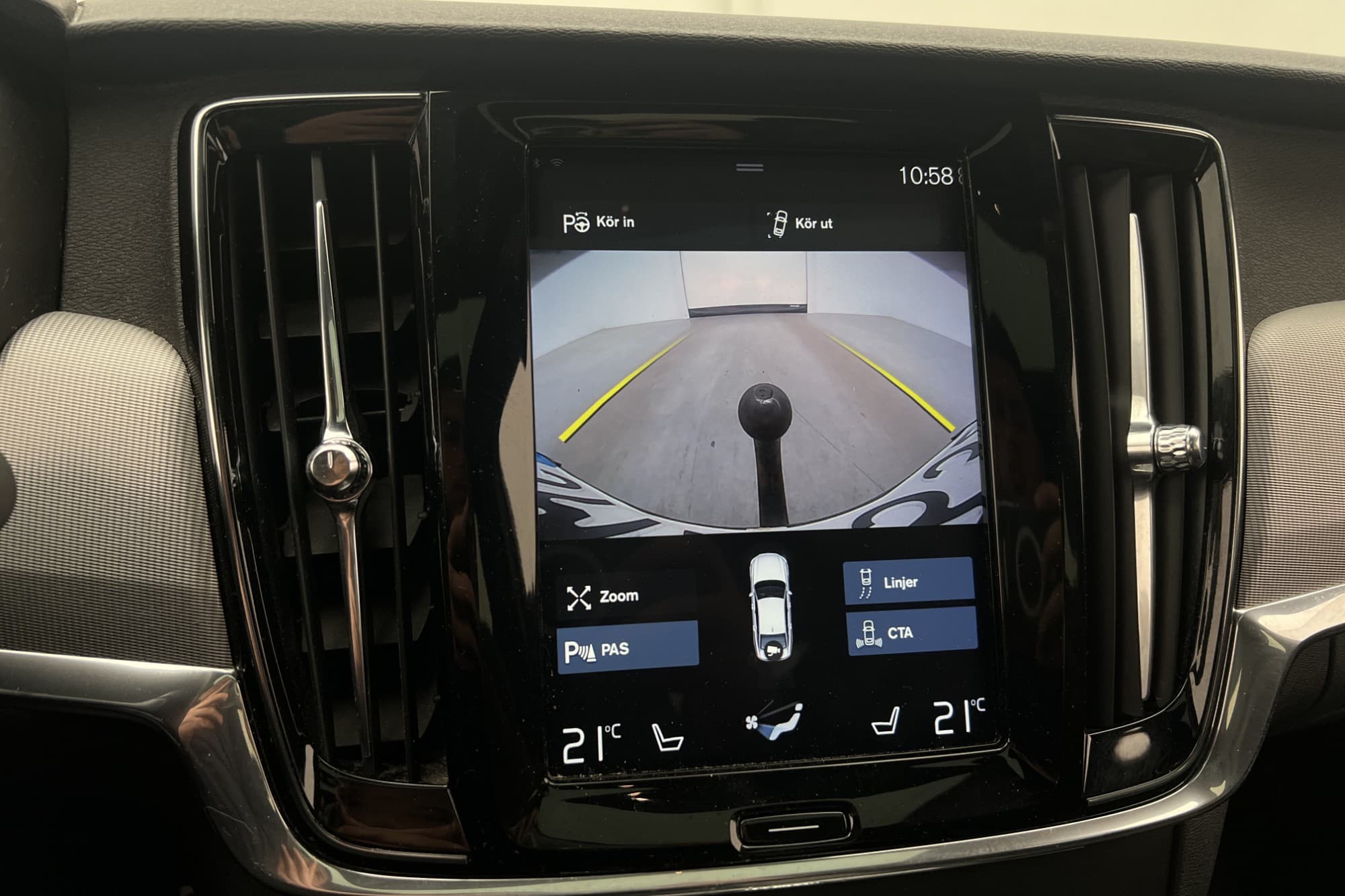 Volvo S90 D4 AWD R-Design VOC Värm Taklucka Kamera Navi Drag