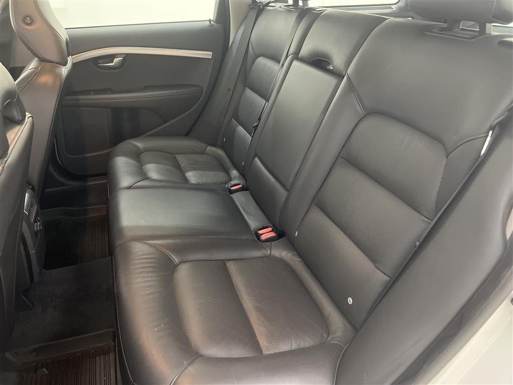 Volvo V70 D4 AWD 163hk VOC D-Värmare Drag Skinn Takluckainteriör