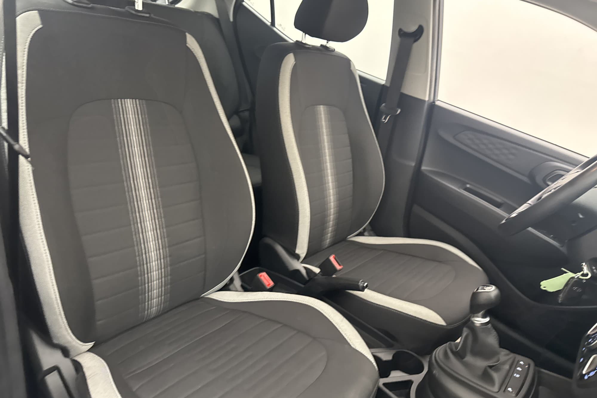 Hyundai i10 1.0 67hk Essential Rattvärme CarPlay Farthållare