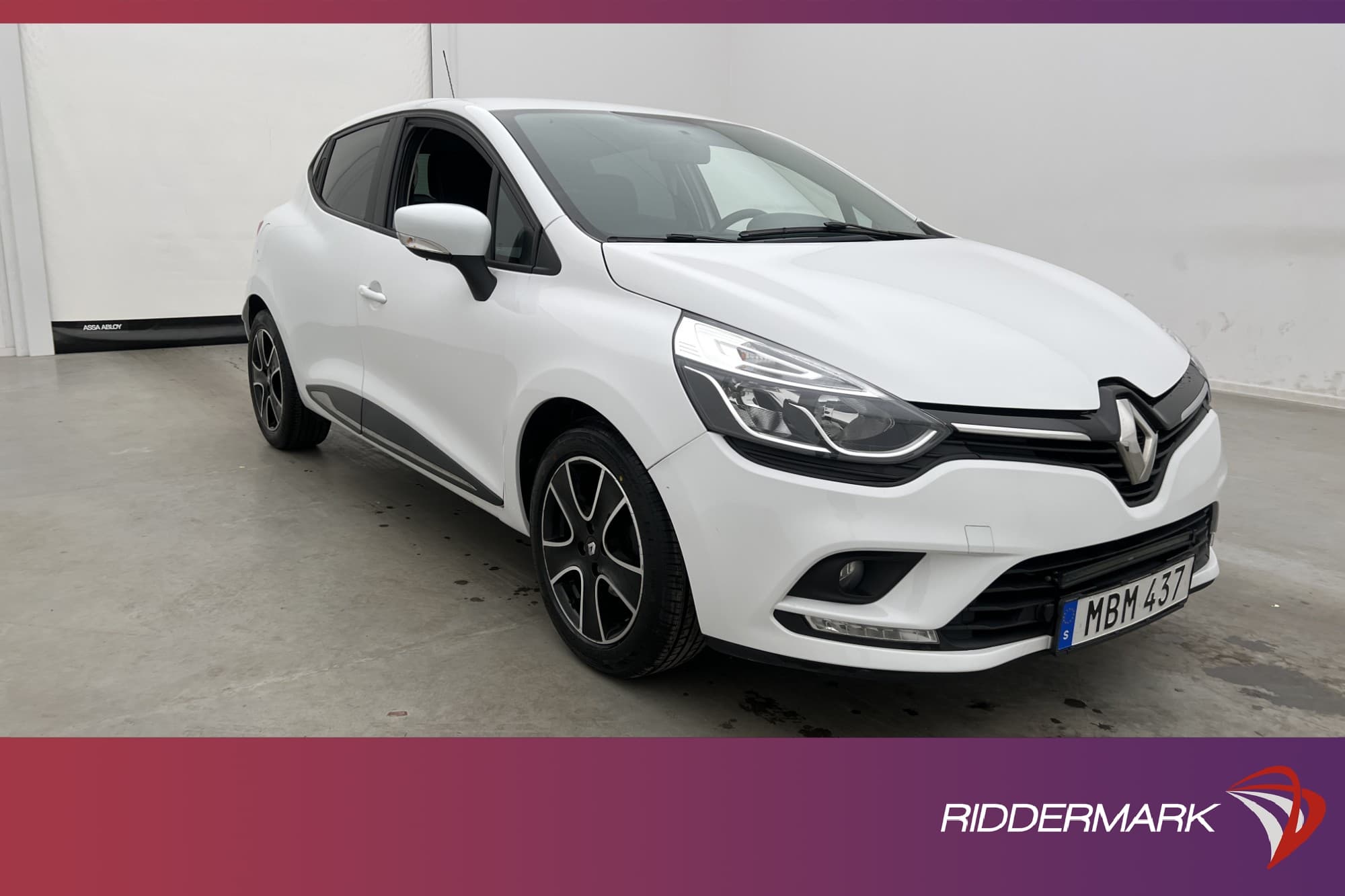 Renault Clio 1.2 73hk Motorvärmare Bass Reflex Navigator