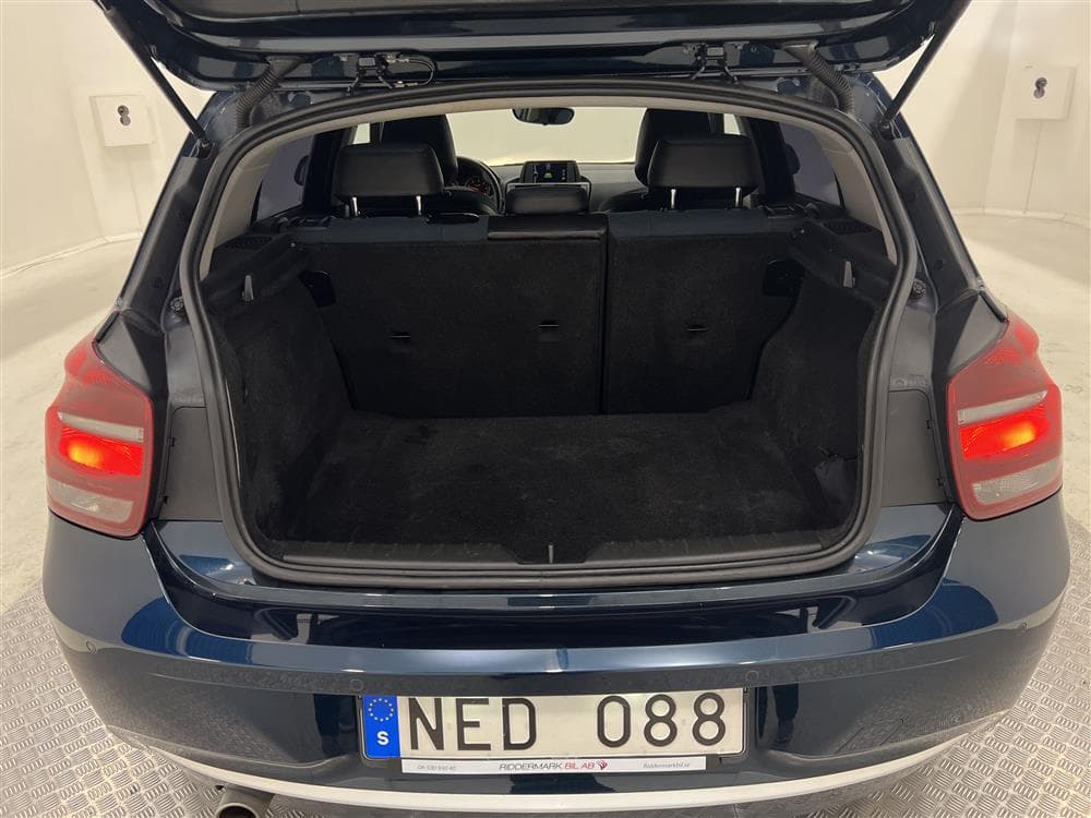 BMW 118d 5dr 143hk Urban Line Halvskinn P-sensorer 0,44l/milinteriör