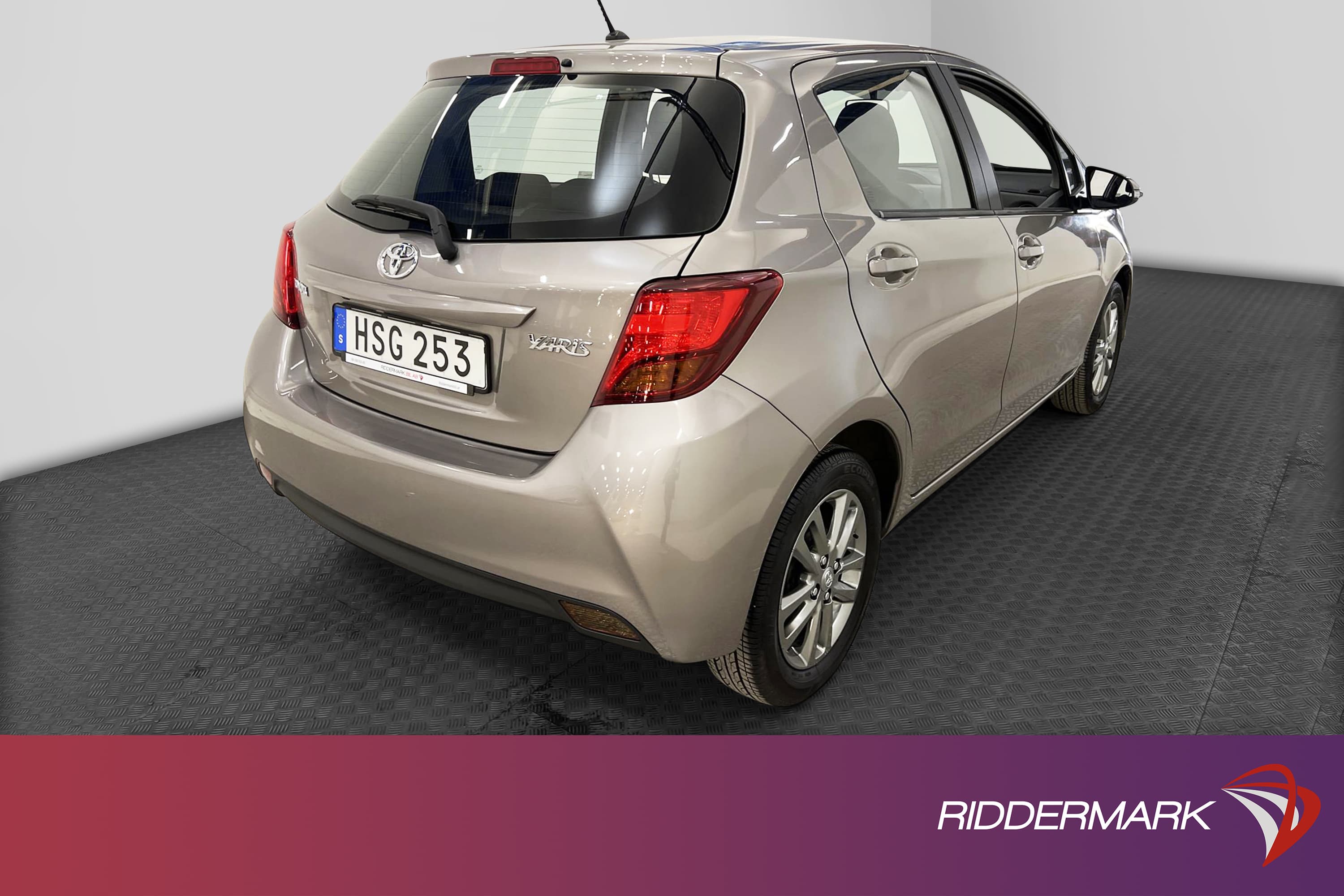 Toyota Yaris 1.33 99hk B-Kamera 426kr Skatt 0,49L/mil