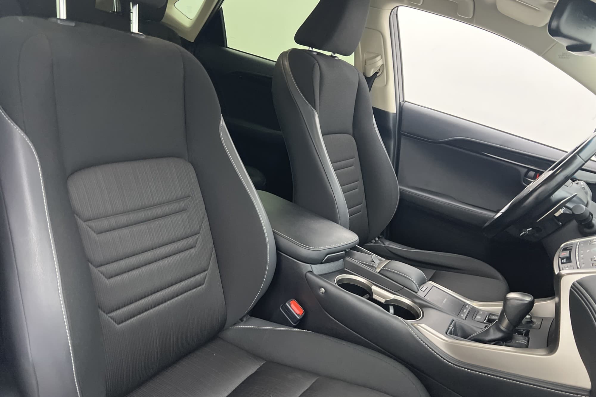 Lexus NX 300h E-CVT AWD 197hk Comfort Kamera Adp-Fart