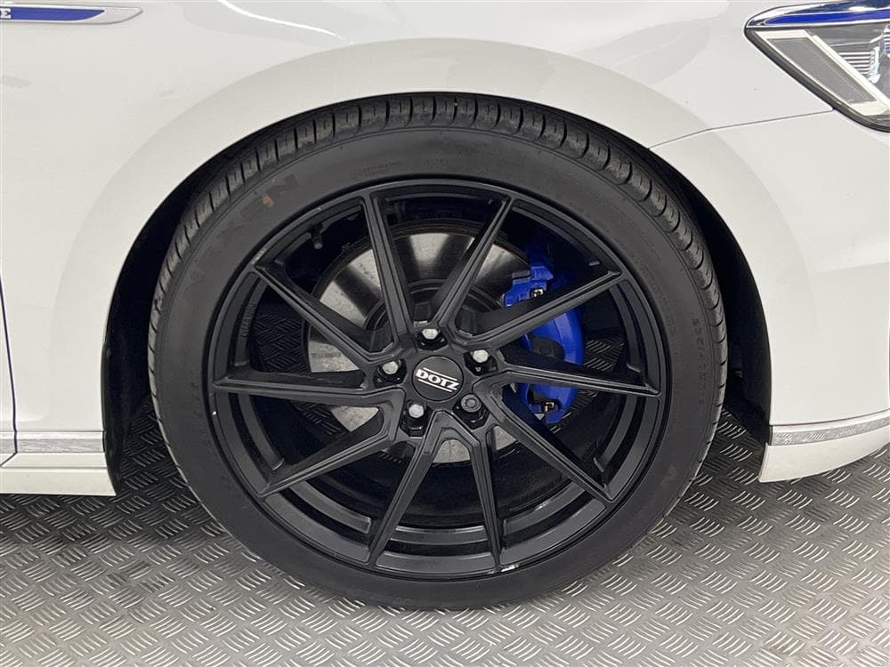 Volkswagen Passat GTE 218hk Executive Business Drag Skinninteriör