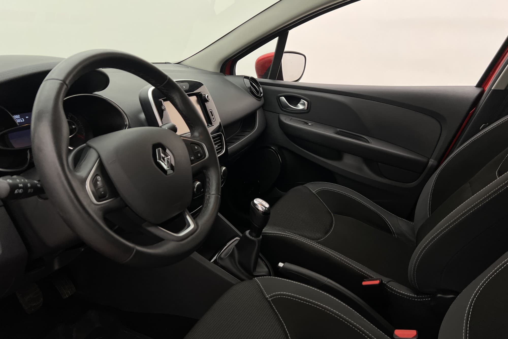 Renault Clio 1.2 Manuell 73hk Bass-Reflex Navigation