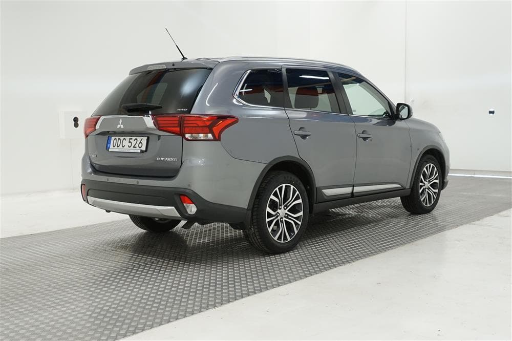 Mitsubishi Outlander 4WD Business Kamera 7-Sits HELG KAMPANJexteriör