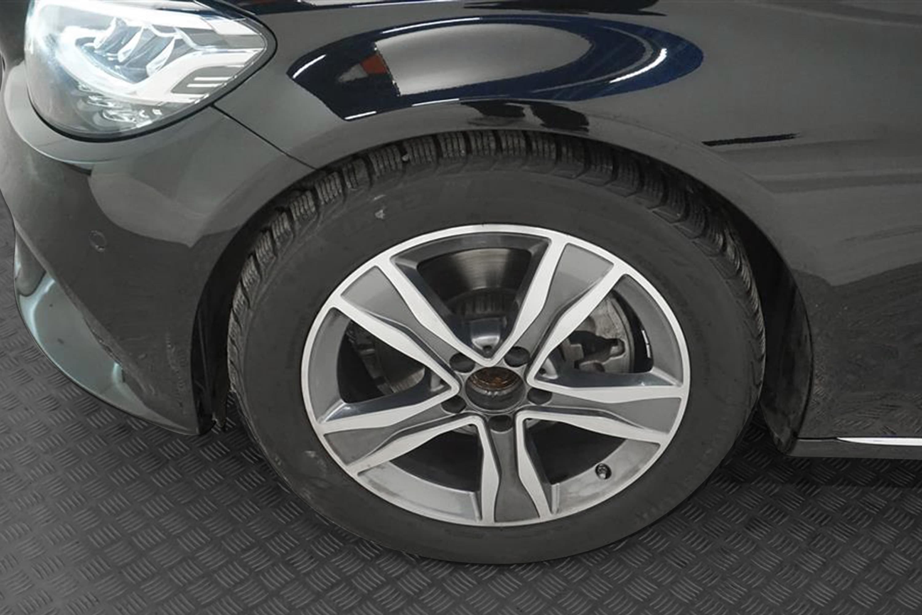 Mercedes-Benz C 220d Avantgarde Kamera Keyless Navi Drag interiör