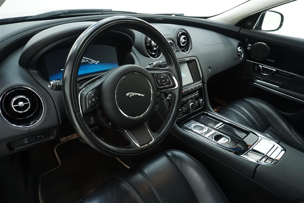 Jaguar XJ 3.0 D 275hk Premium Luxury Pano Navi Backkamerainteriör