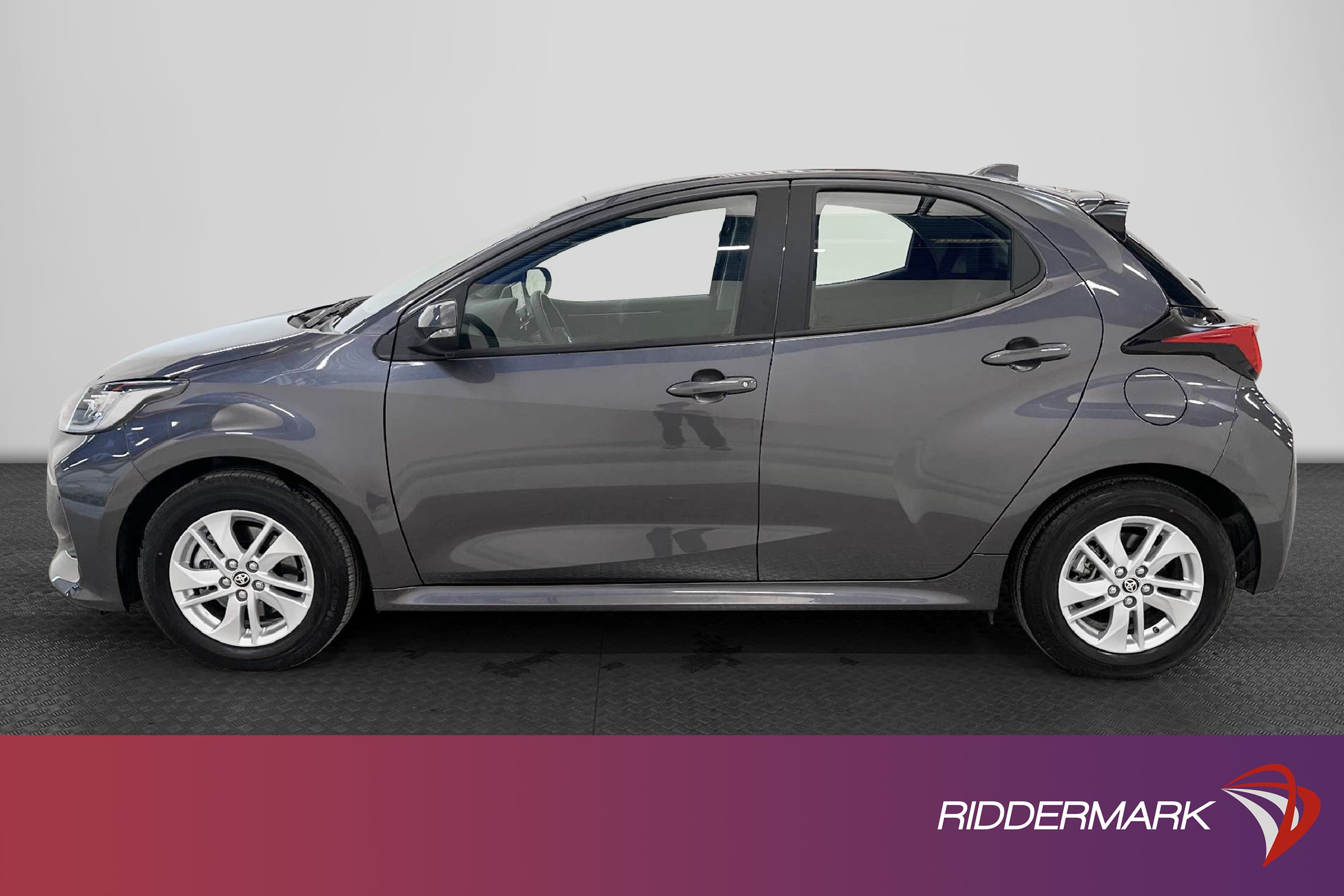 Toyota Yaris Hybrid CVT 116hk B-Kam
