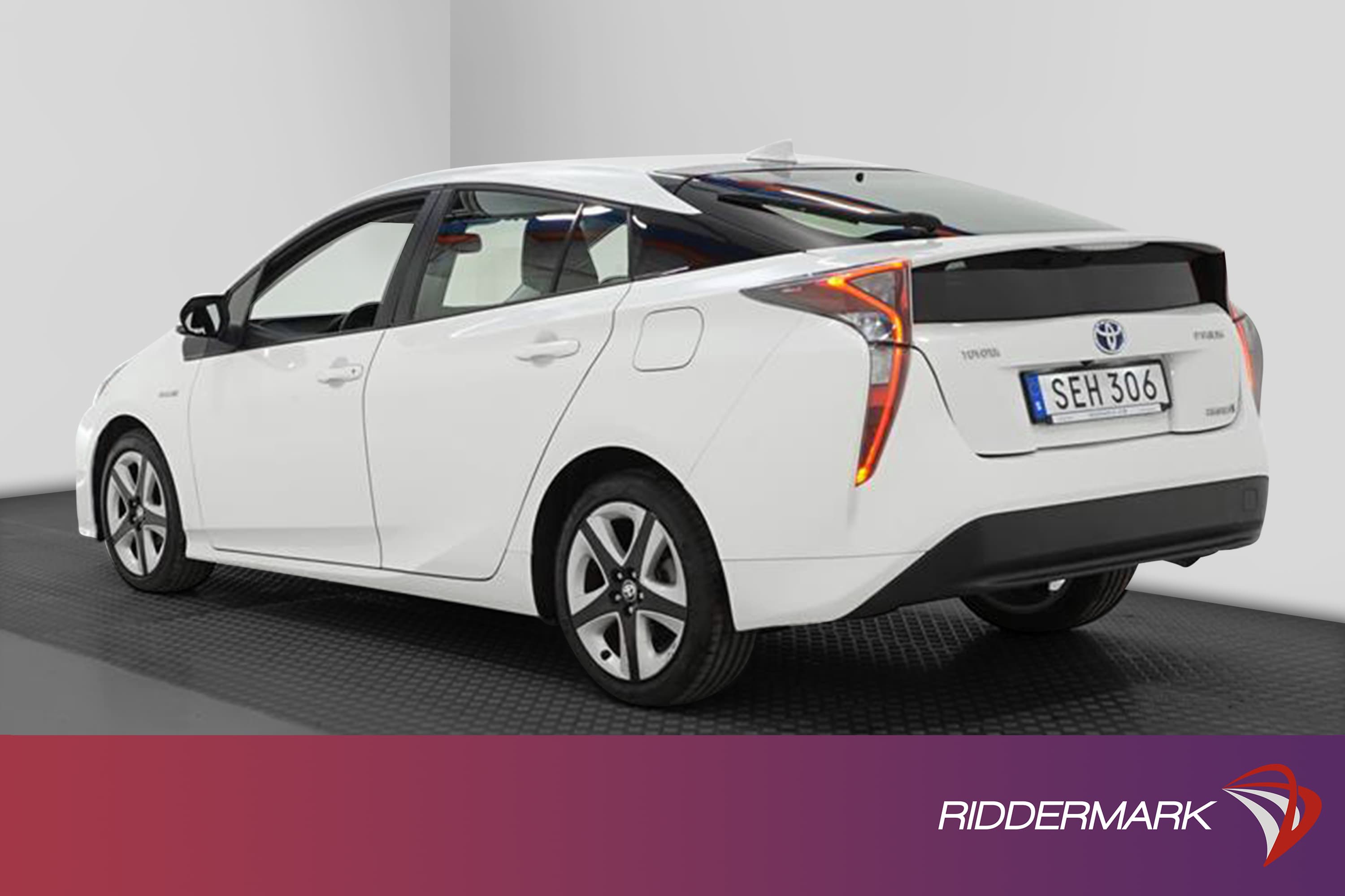 Toyota Prius 1.8 HSD 122hk Navi B-Kam Låg Skatt  0,33L/milexteriör