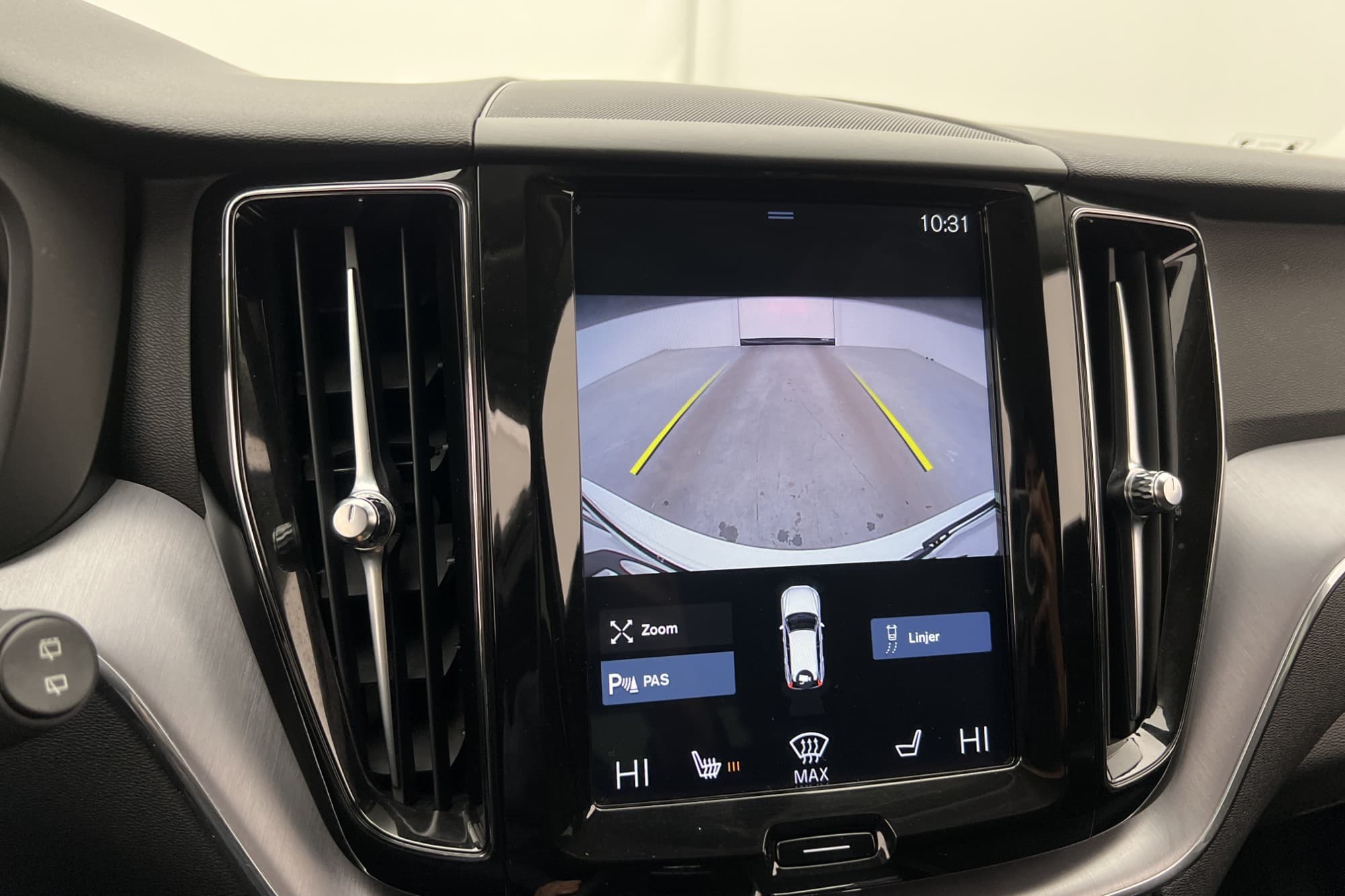 Volvo XC60 B4 AWD 197hk Adv. Edition VOC Värmare Kamera Navi