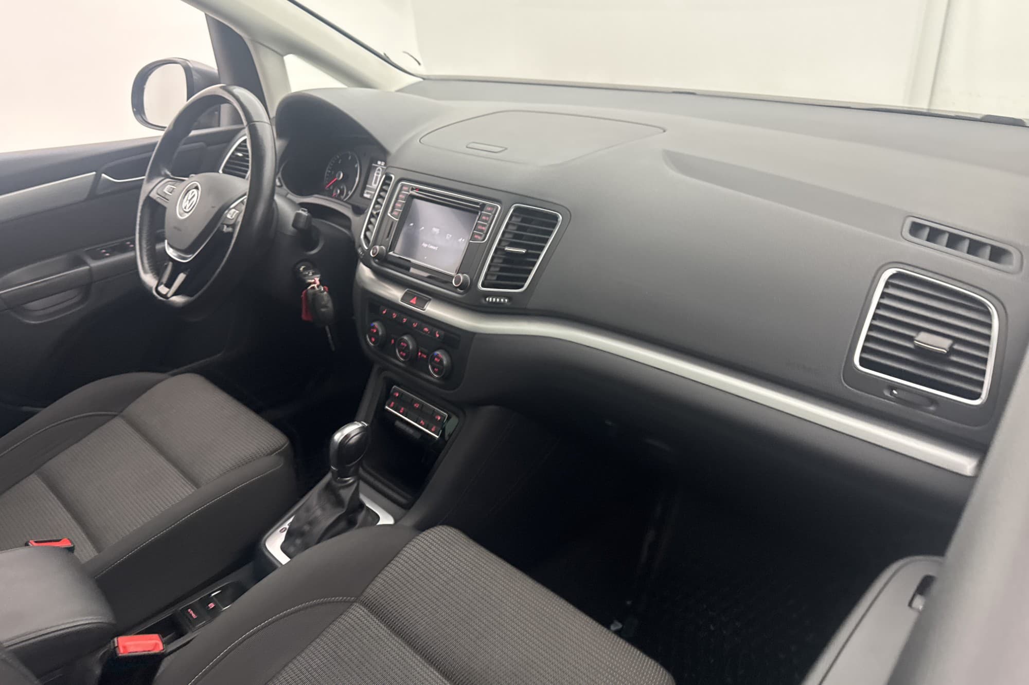 Volkswagen Sharan TDI 150hk Värm B-kam 7-sits Pano El-dörr