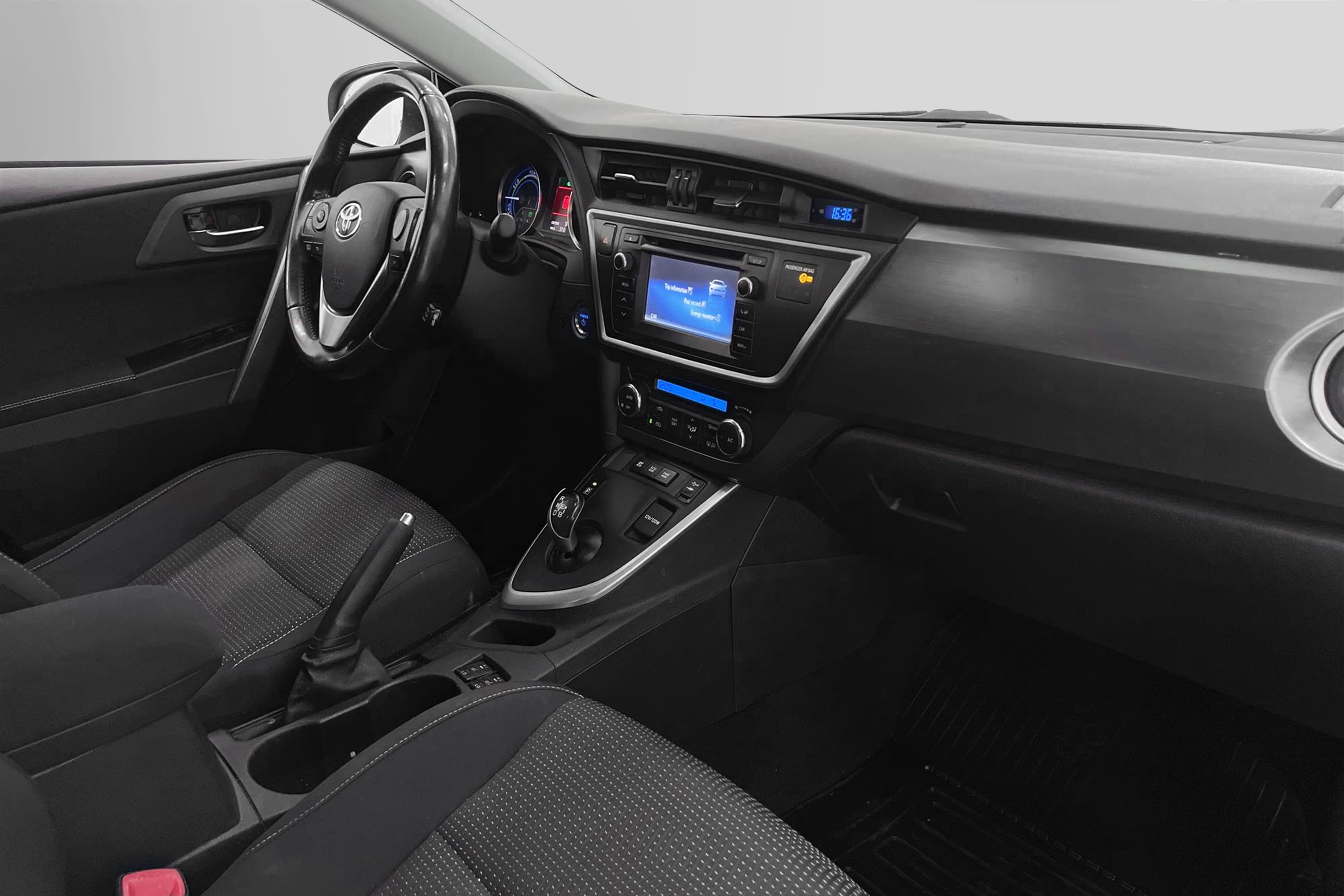 Toyota Auris Hybrid e-CVT 136hk B-Kam 360kr Skatt 0,39L/mil 