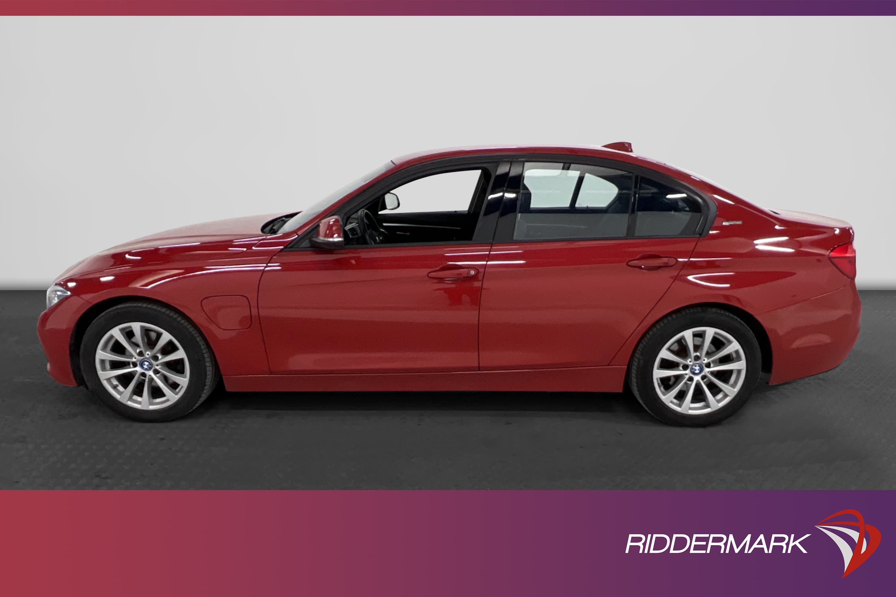 BMW 330e Sedan