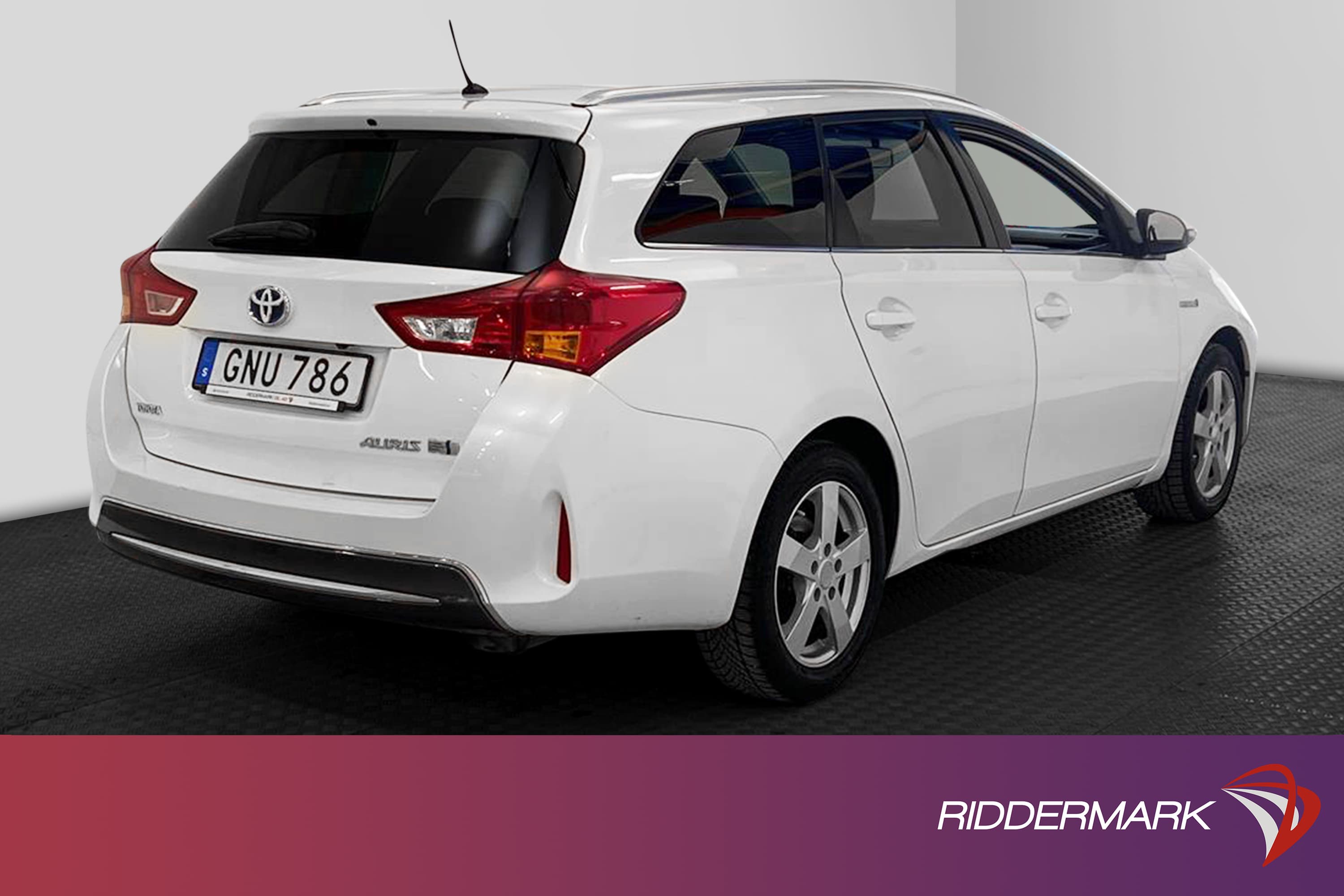 Toyota Auris Hybrid e-CVT 136hk B-Kam 360kr Skatt 0,39L/mil 