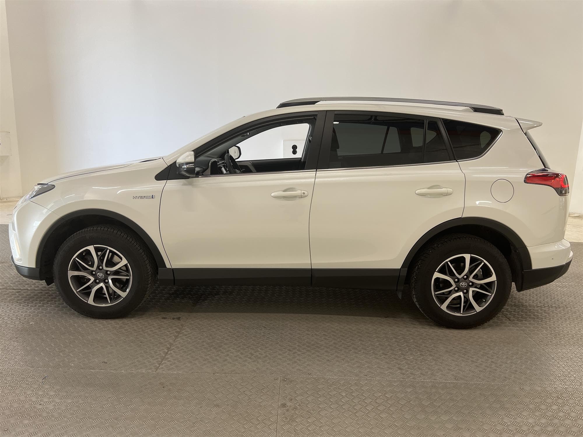 Toyota RAV4 Hybrid AWD 197hk 360 Kam
