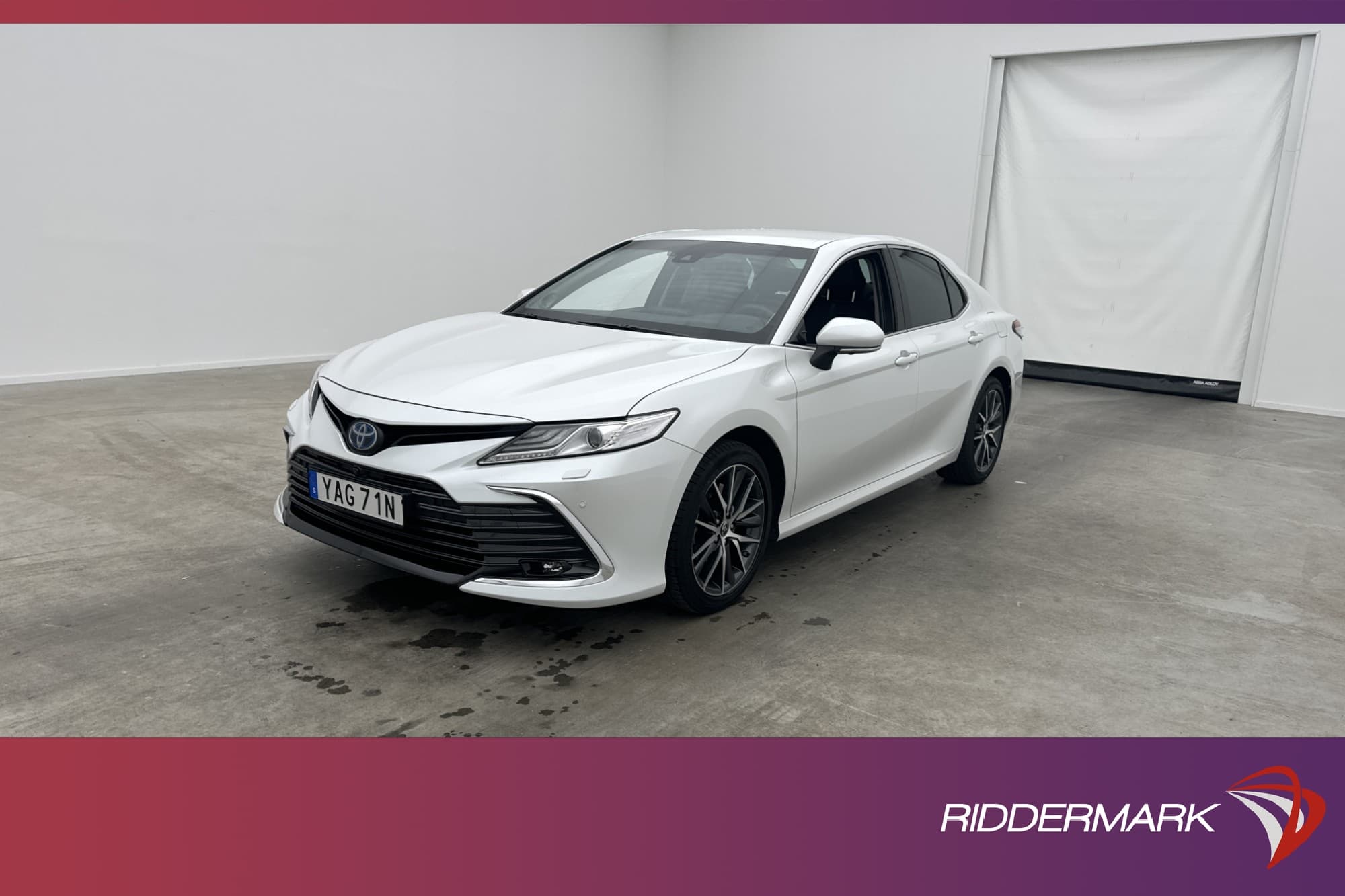 Toyota Camry Hybrid 218hk