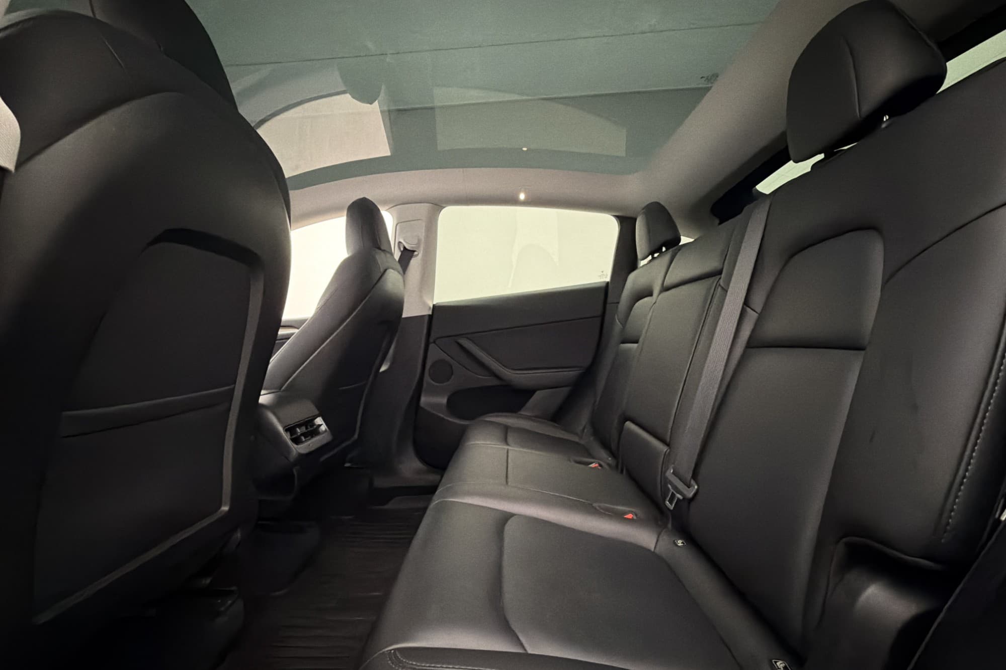 Tesla Model Y Long Range AWD Autopilot Dragkrok Svensksåld