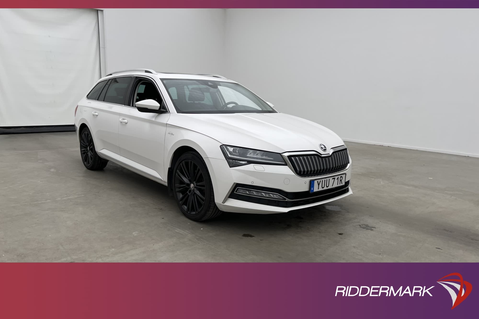 Škoda Superb iV Plug-in 218hk Business L&K Pano Cockpit Drag