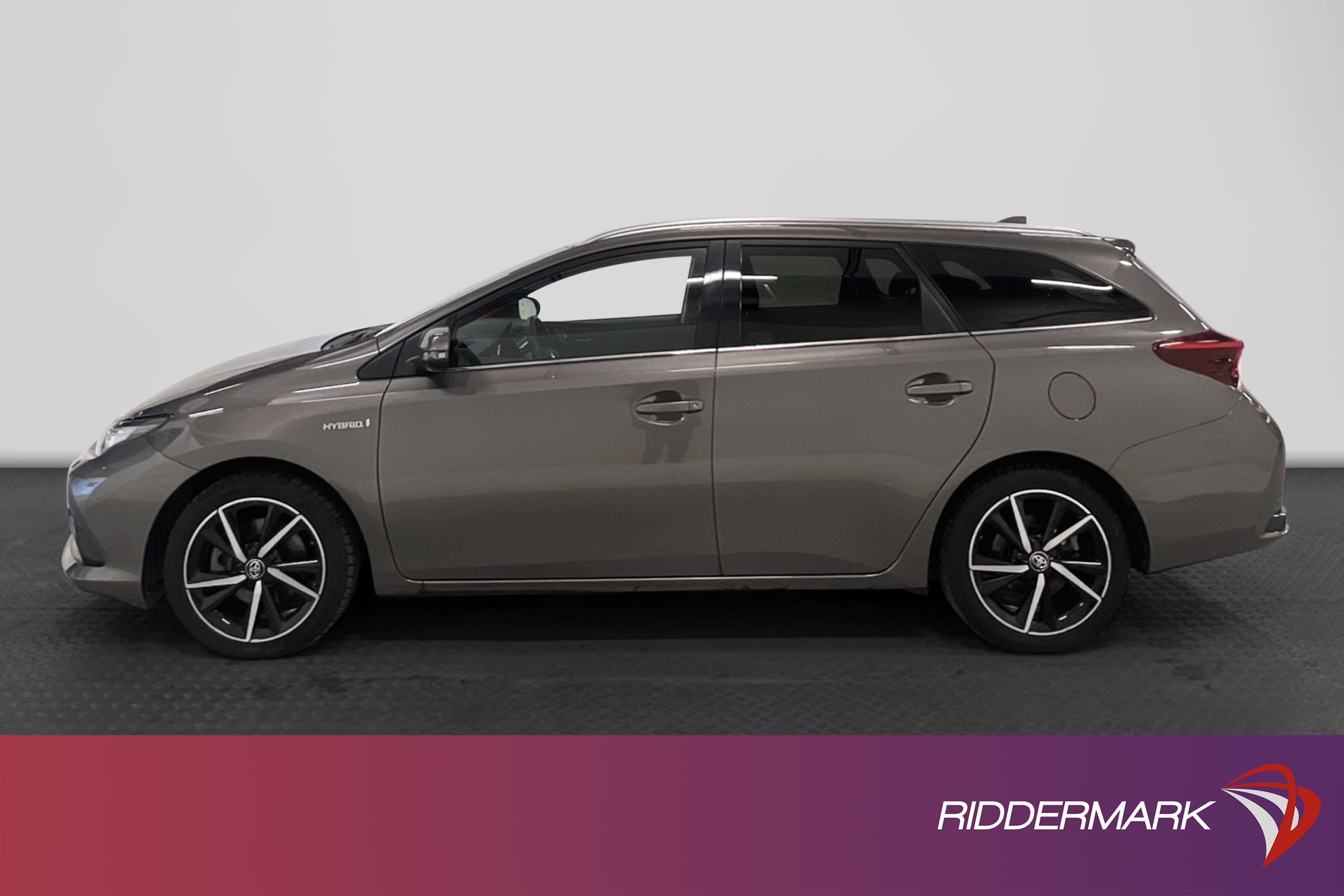 Toyota Auris TS Hybrid e-CVT 136hk