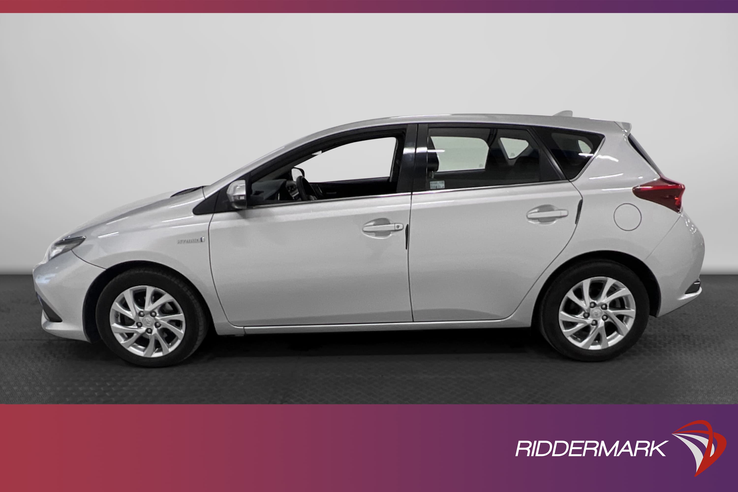 Toyota Auris Hybrid e-CVT 136hk