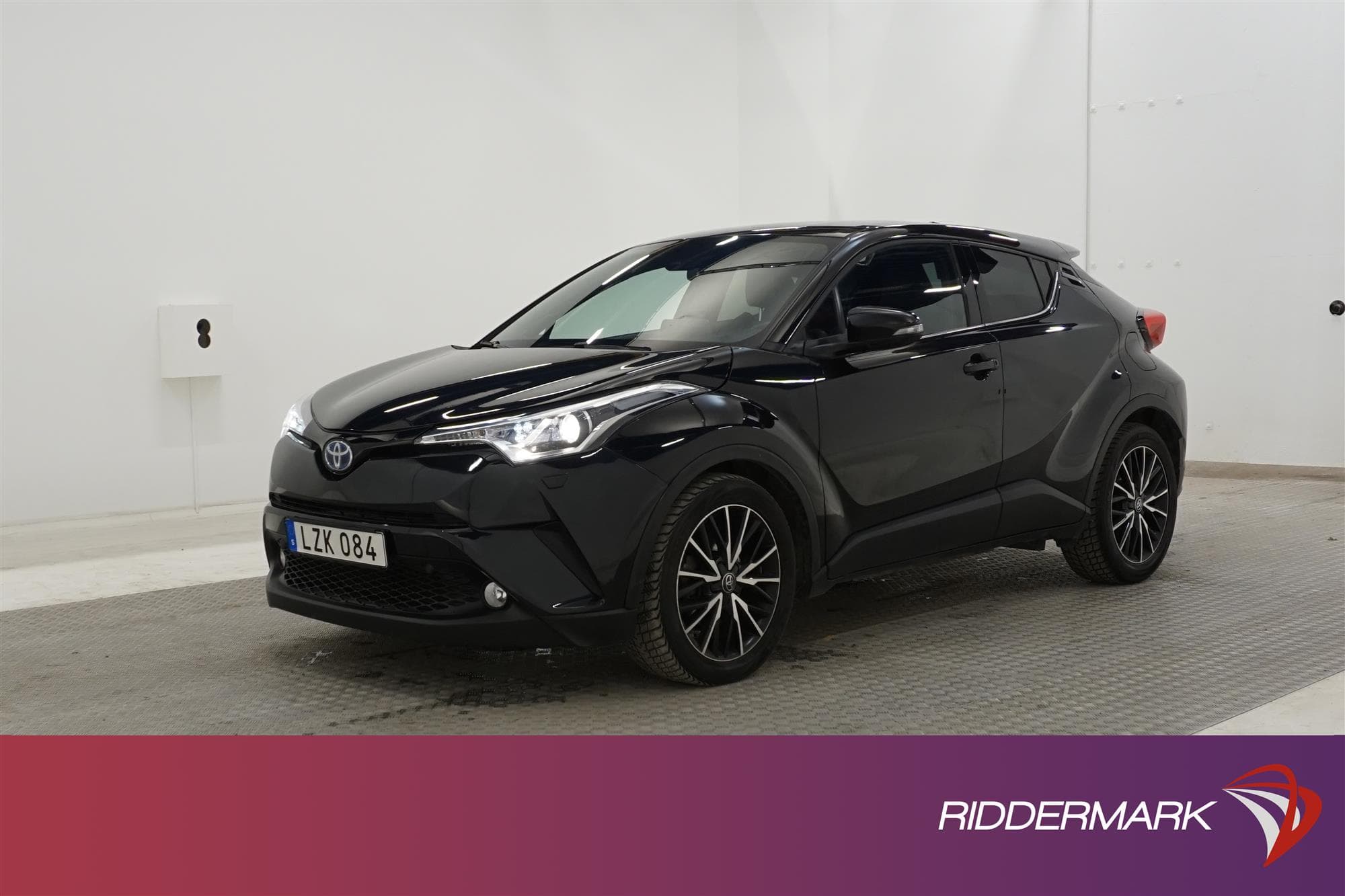 Toyota C-HR Hybrid 122hk JBL B-Kamera Svart Innertak Keyless